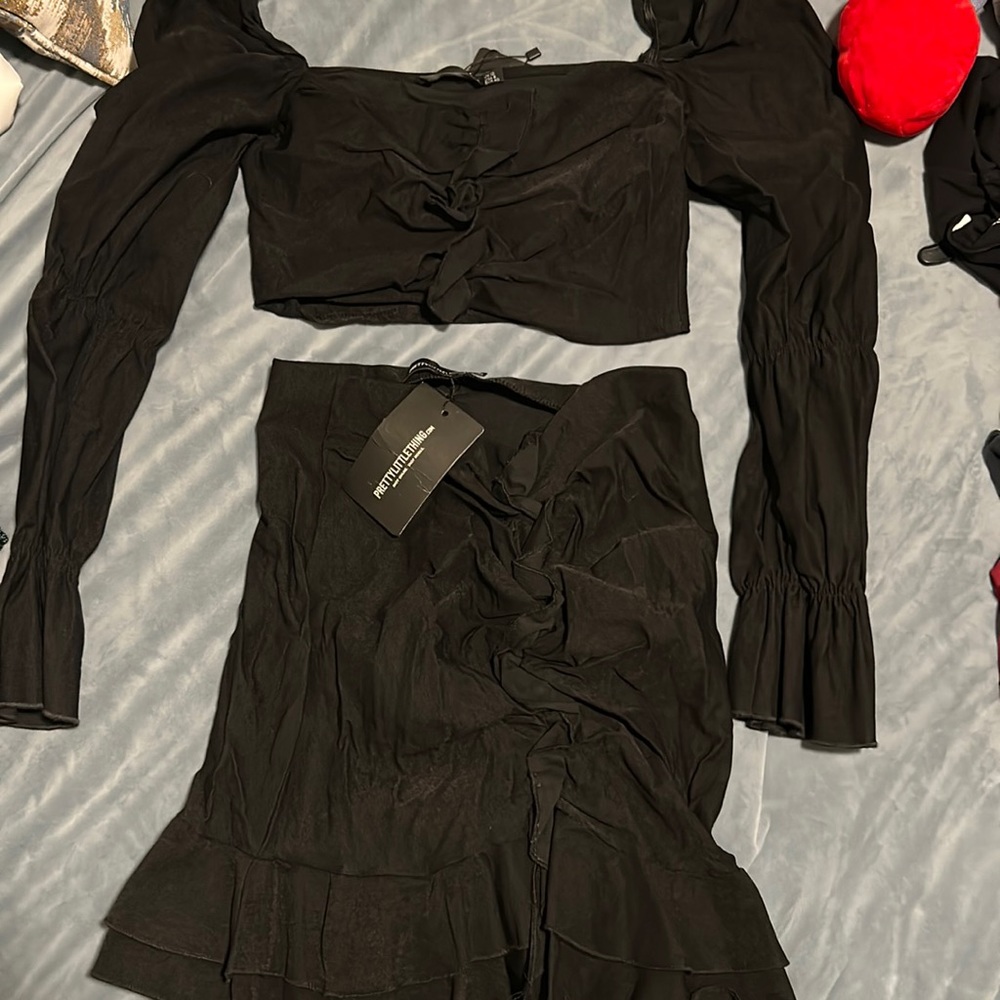 Pretty little thing black scrunch set